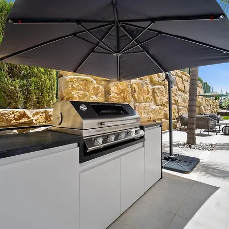 Villa Vacation Marbella I Iniesta, Golf Community, Brand-new Built, Infinity Pool *