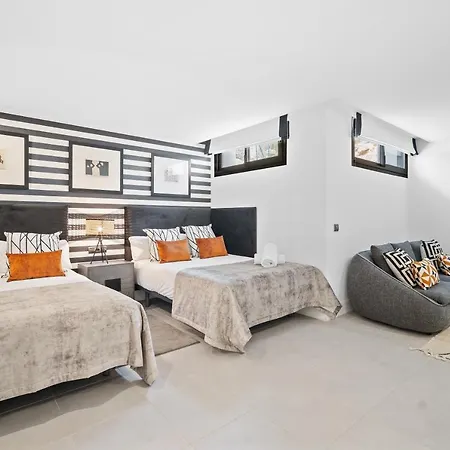 Vacation Marbella I Iniesta, Golf Community, Brand-new Built, Infinity Pool Estepona