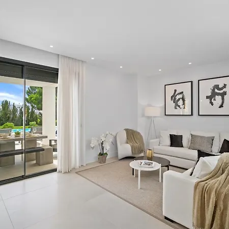 Villa Vacation Marbella I Iniesta, Golf Community, Brand-new Built, Infinity Pool *