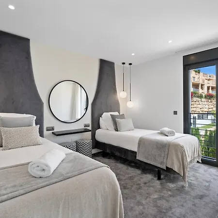 Vacation Marbella I Iniesta, Golf Community, Brand-new Built, Infinity Pool Villa *