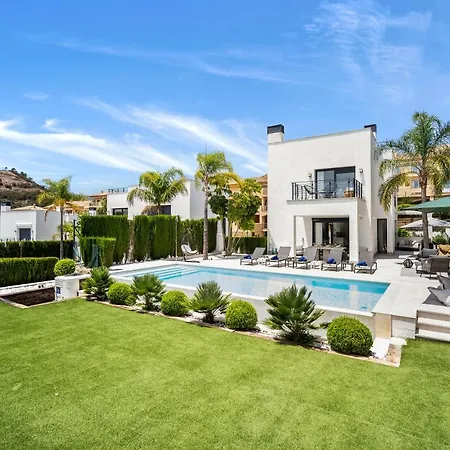 Villa Vacation Marbella I Iniesta, Golf Community, Brand-new Built, Infinity Pool Estepona
