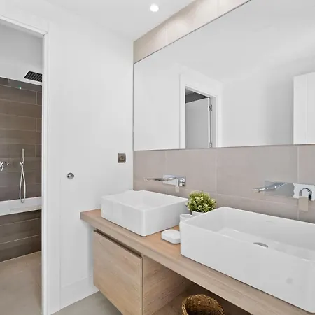 Vacation Marbella I Iniesta, Golf Community, Brand-new Built, Infinity Pool Villa Estepona
