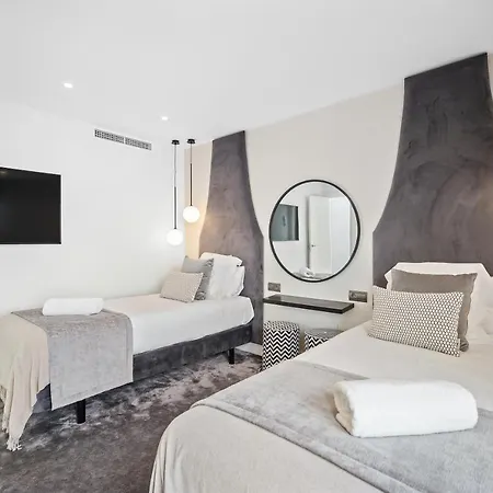 Villa Vacation Marbella I Iniesta, Golf Community, Brand-new Built, Infinity Pool Estepona