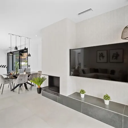 Vacation Marbella I Iniesta, Golf Community, Brand-new Built, Infinity Pool *