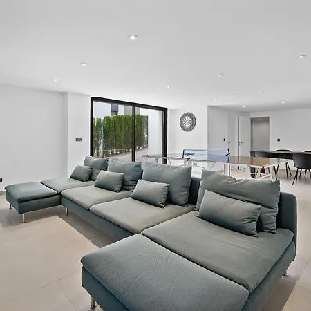 Vacation Marbella I Iniesta, Golf Community, Brand-new Built, Infinity Pool Villa Estepona