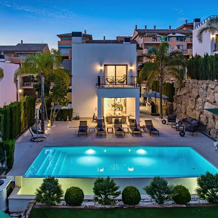 Villa Vacation Marbella I Iniesta, Golf Community, Brand-new Built, Infinity Pool *