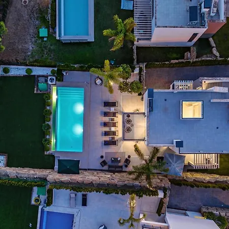 Vacation Marbella I Iniesta, Golf Community, Brand-new Built, Infinity Pool *